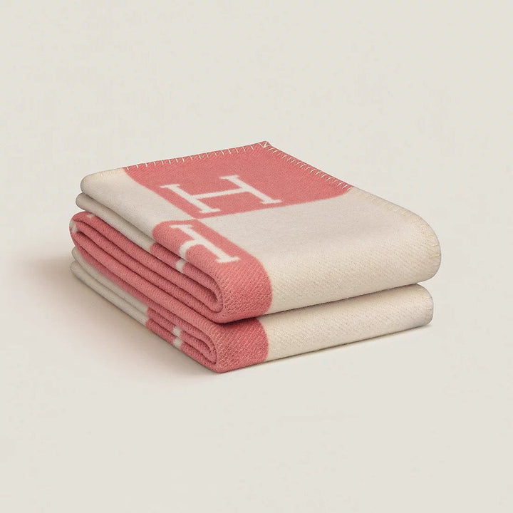 Zijdezachte kasjmier deken, ultiem comfort en luxe warmte voor elk interieur.