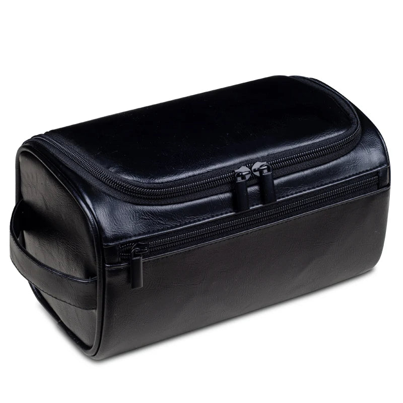 Bruine luxe Voyago toilettas van waterafstotend lederlook, perfecte organizer voor stijlvolle vakanties.