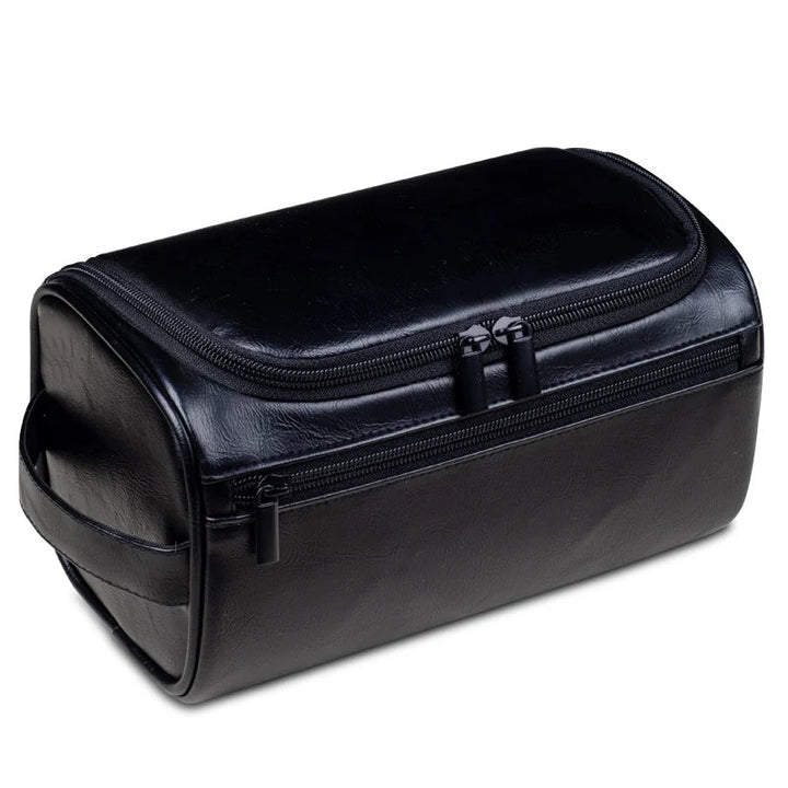 Bruine luxe Voyago toilettas van waterafstotend lederlook, perfecte organizer voor stijlvolle vakanties.