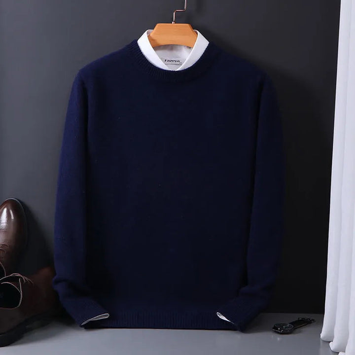 "Luxueuze kasjmier herentrui met O-hals en regular fit, perfect voor winterse stijl en comfort, in diverse kleuren."