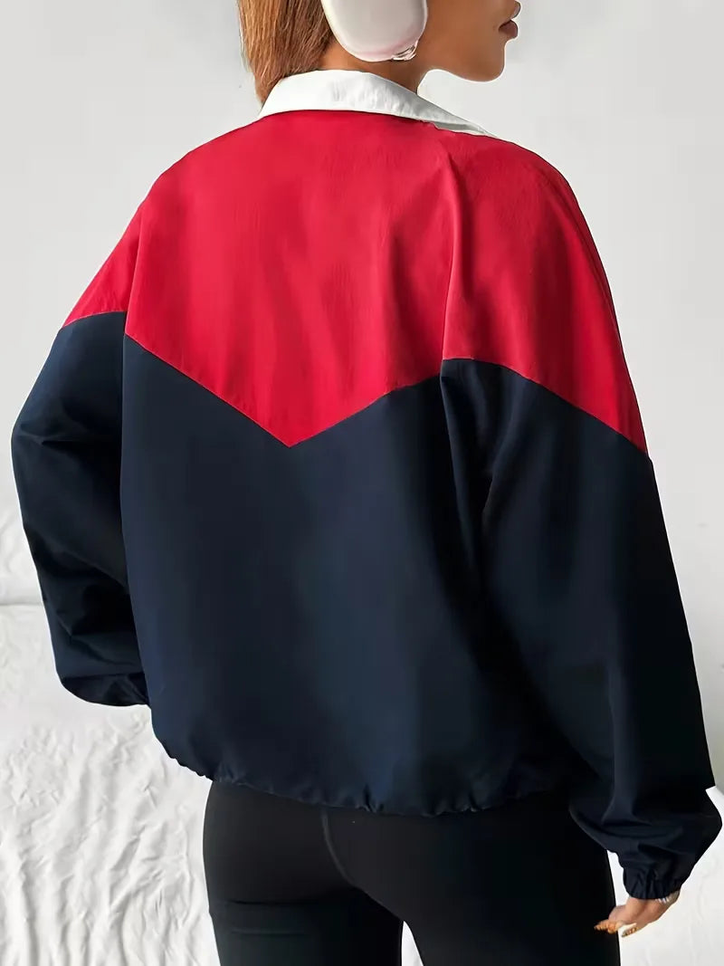 Comfortabel marineblauw dames ritsjack met kleurblokken voor een modieuze voorjaars- of najaarslook.