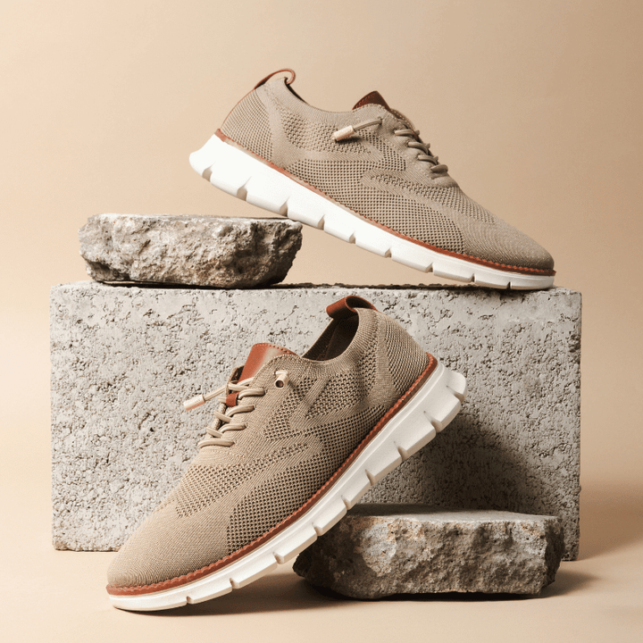 "Mesh sneakers voor heren, ademend en flexibel, in olijfgroen. Comfortabel met luchtig ontwerp en schokabsorberende zool."