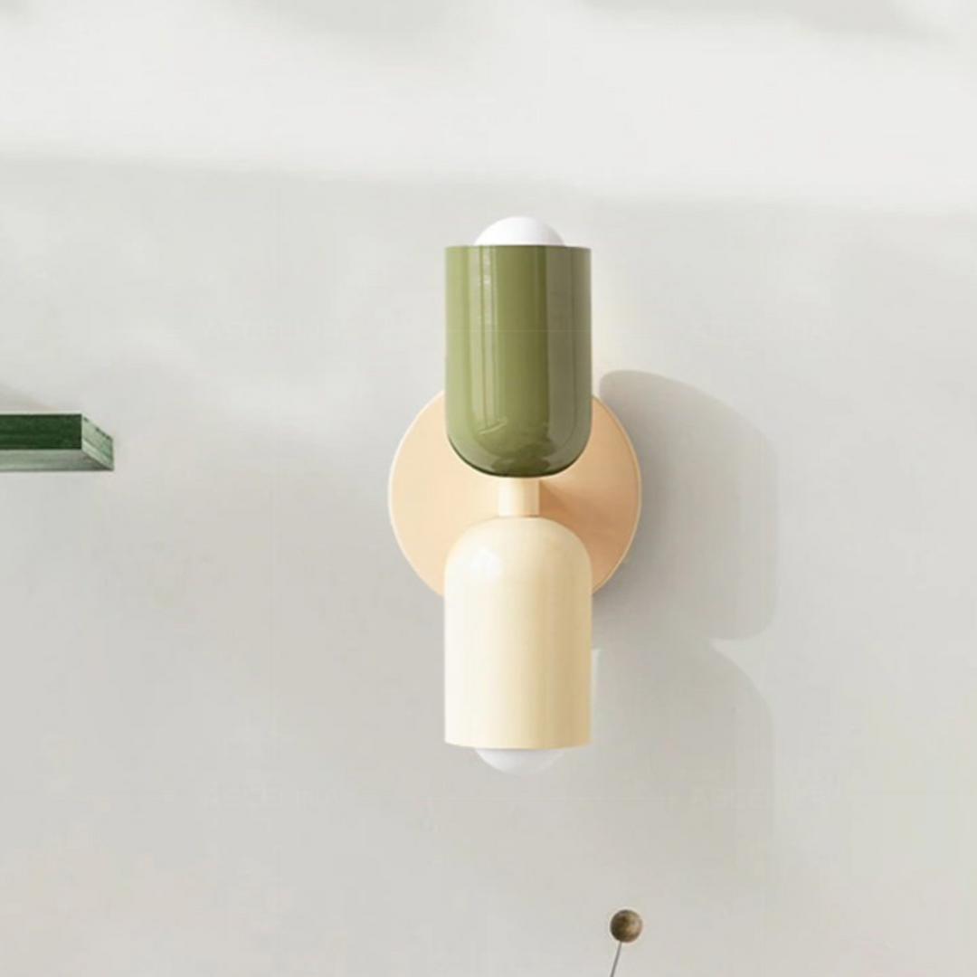 "Minimalistische Scandinavische wandlamp met LED, elegant design, zacht diffuus licht, beschikbaar in diverse kleuren."