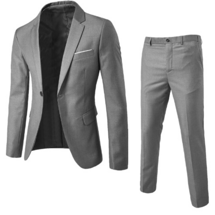 Man draagt stijlvol modern slim fit herenpak, perfect voor een professionele uitstraling op zakelijke events of bruiloften.
