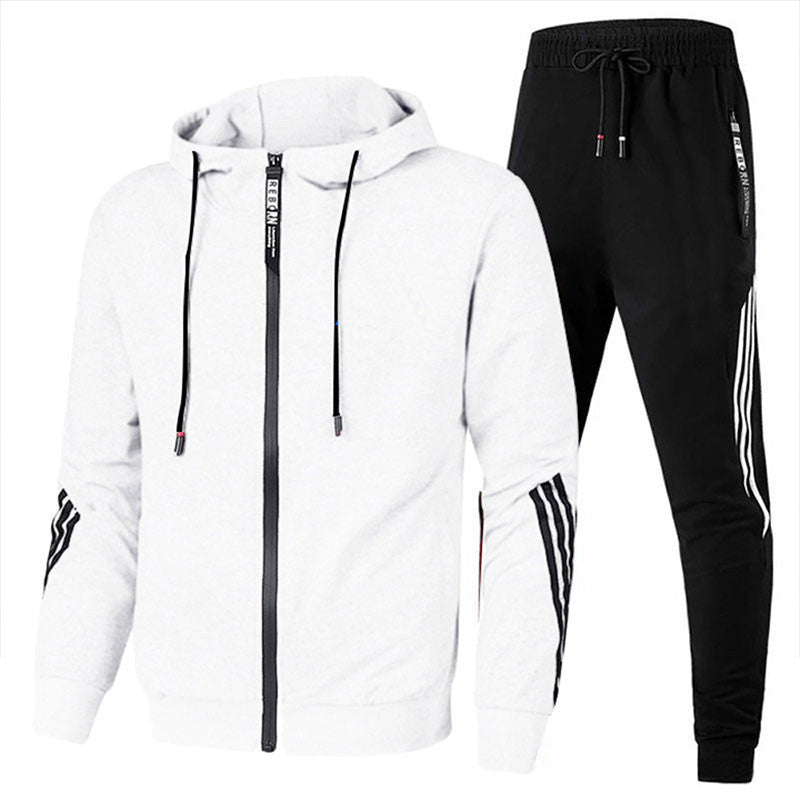 Sportief heren joggingpak, compleet met warme hoodie en stijlvolle joggingbroek. Perfect voor een moderne look.