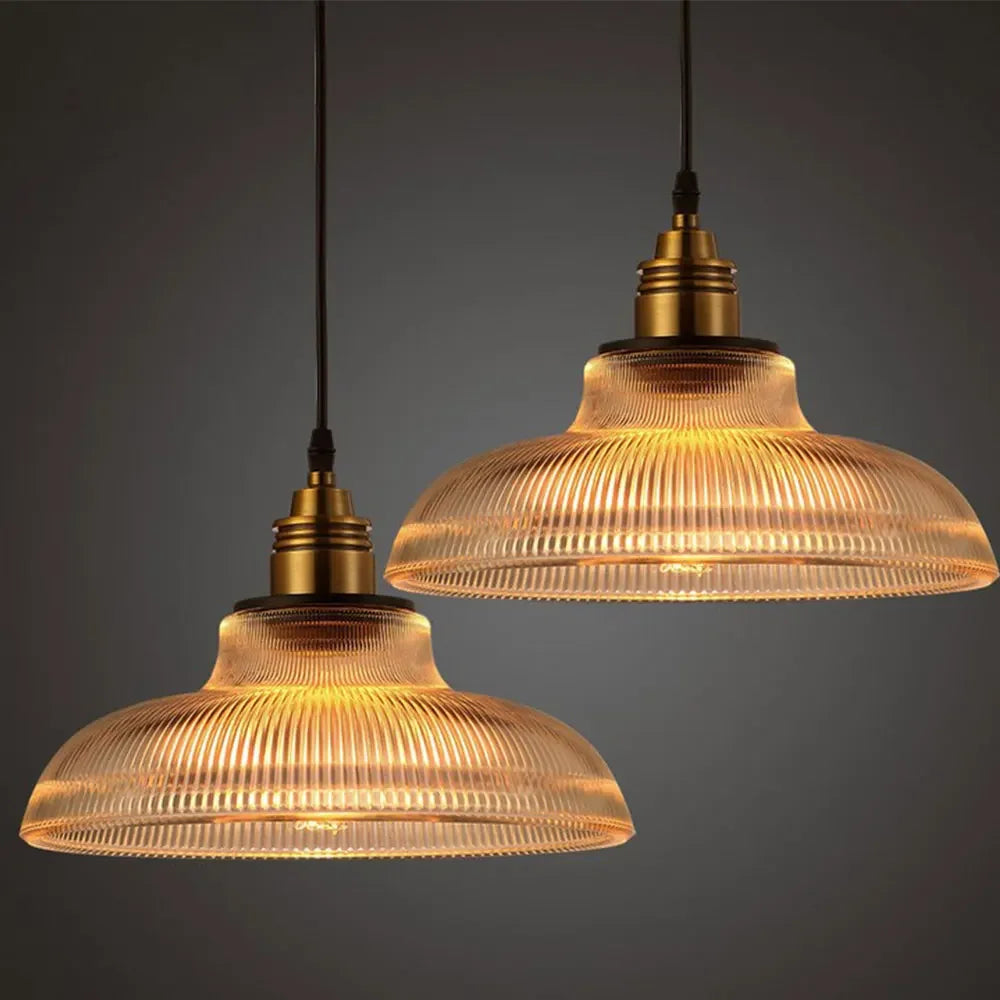 "Moderne glazen hanglamp, stijlvolle afwerking, warme gloed, elegant design, geschikt voor woonkamer, eetkamer, slaapkamer"