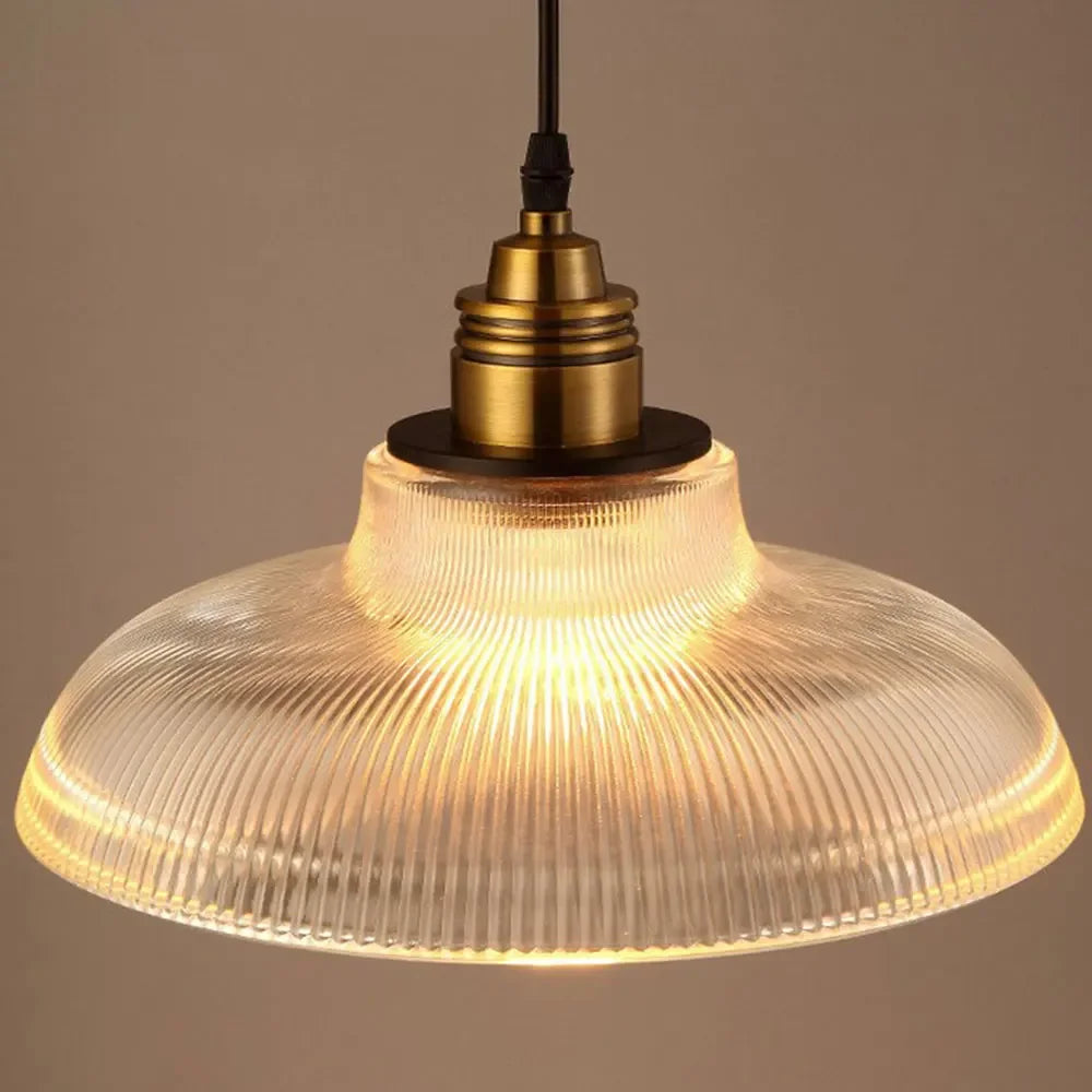 "Moderne glazen hanglamp, stijlvolle afwerking, warme gloed, elegant design, geschikt voor woonkamer, eetkamer, slaapkamer"