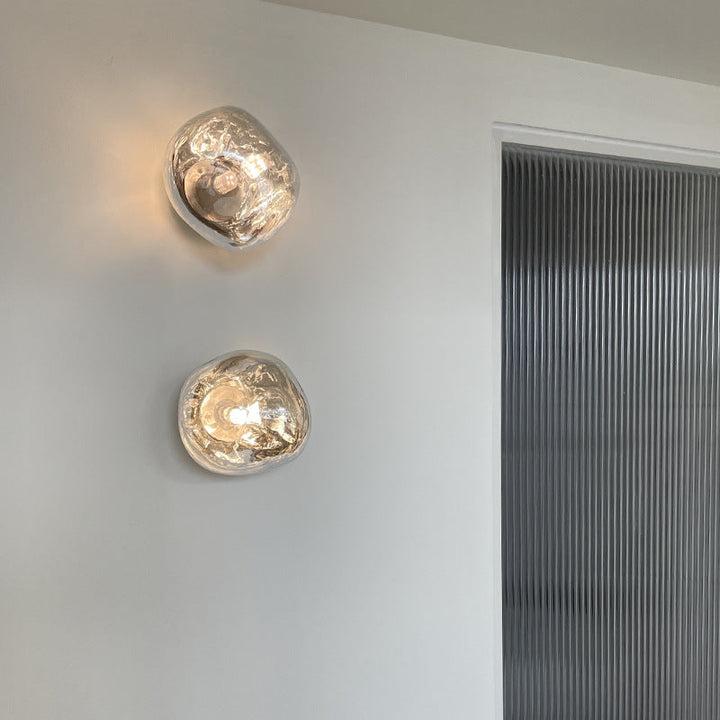 Huis en tuin: elegante glazen wandlamp, minimalistische oplossing voor binnenverlichting.