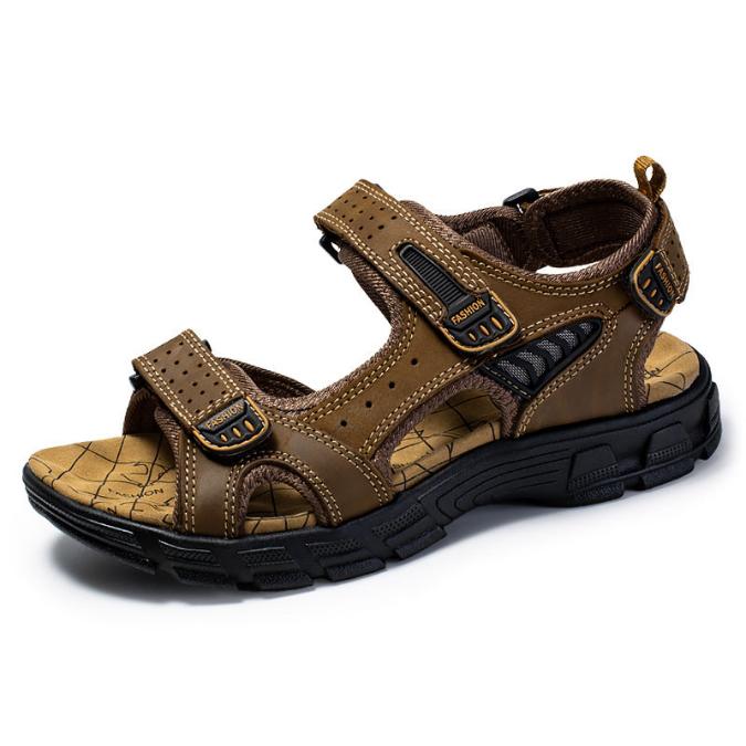 "Moderne heren sandalen met verstelbare riemen, donkerbruin leer, ademend ontwerp voor comfort en stijlvolle wandelingen."