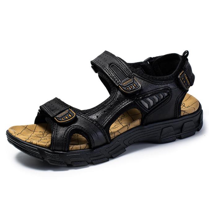 "Moderne heren sandalen met verstelbare riemen, donkerbruin leer, ademend ontwerp voor comfort en stijlvolle wandelingen."