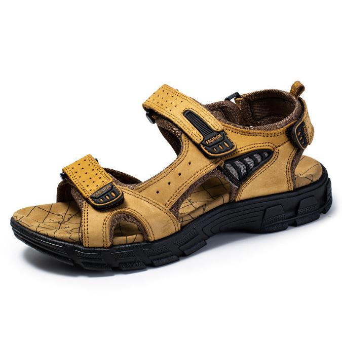 "Moderne heren sandalen met verstelbare riemen, donkerbruin leer, ademend ontwerp voor comfort en stijlvolle wandelingen."
