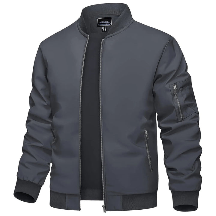 Casual heren bomberjas, slim fit model met ritssluiting. Perfecte moderne herenkleding voor lente en herfst.