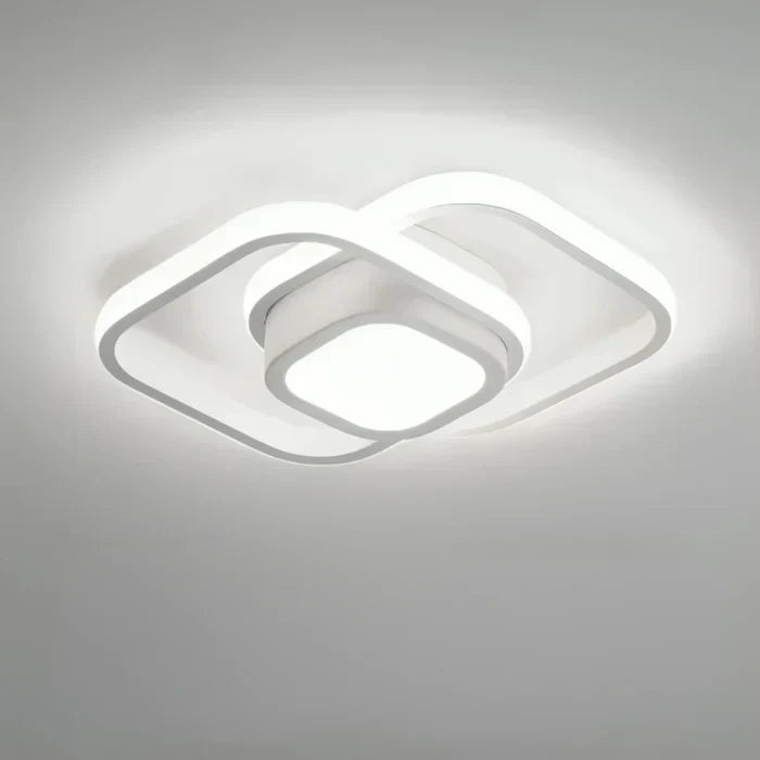 Grote LED plafondlamp met dubbele ring, verspreidt gelijkmatig licht in de ruimte.