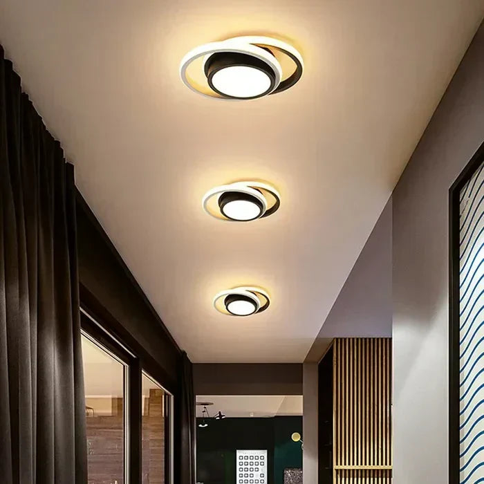 Stijlvolle LED verlichting: moderne plafondlamp met twee overlappende ringen.