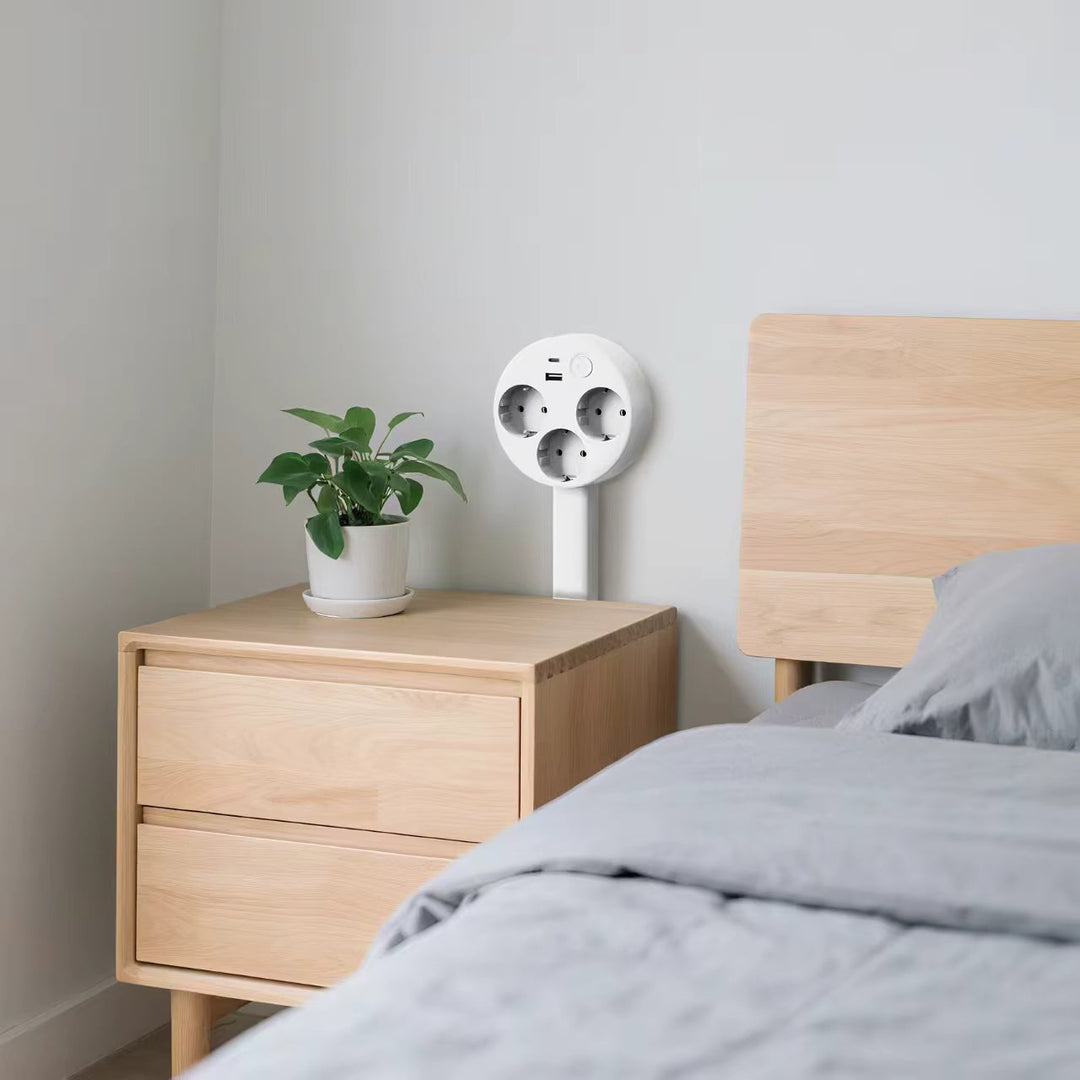 Moderne uitschuifbare stopcontactdoos met USB laders voor slim wonen en ruimtebesparend opladen van elektronica.