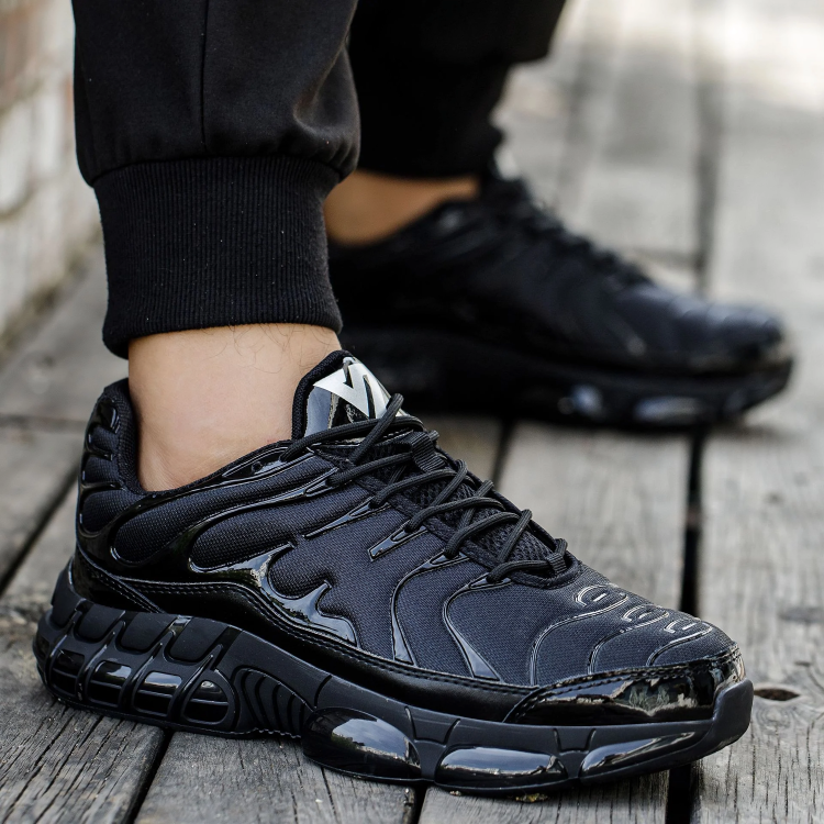 "Moderne veiligheidsschoenen met stalen neus, zwart ontwerp, ademend, antislip zool voor ultiem comfort en veiligheid."