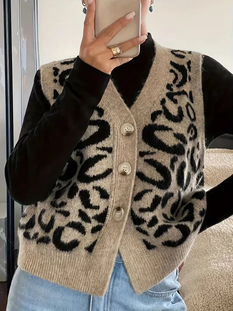 Stijlvol mouwloos damesvest met leopardprint en V-hals, perfect voor zowel casual als zakelijke outfits.
