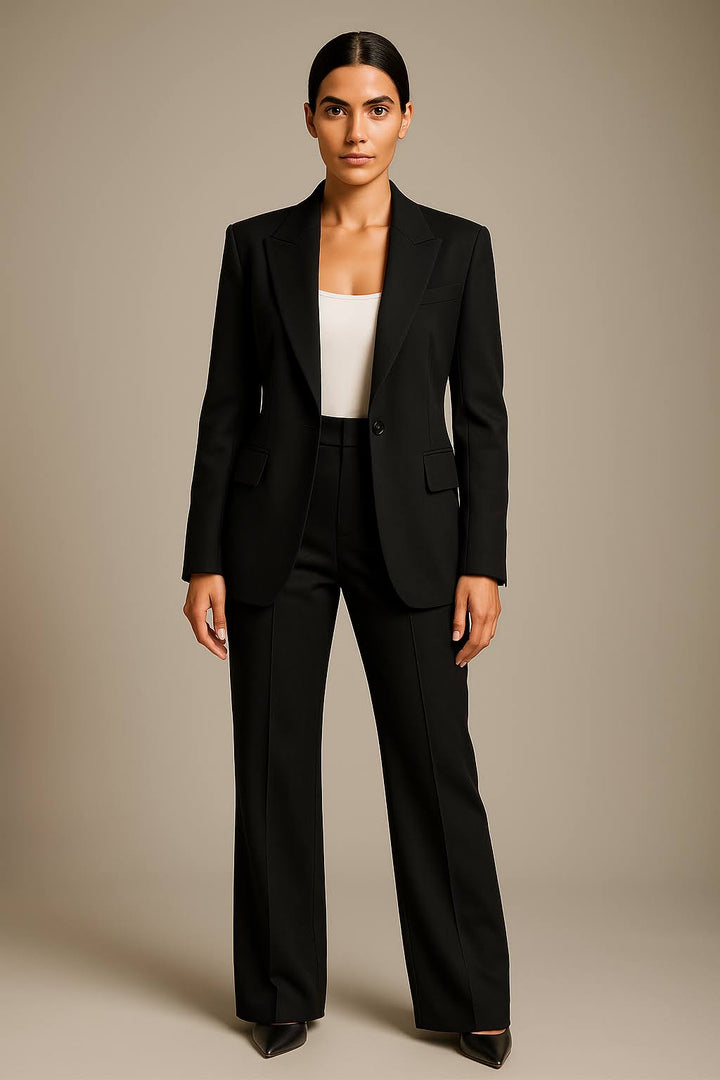 Modieuze tweedelige dames blazer en pantalon set, perfect voor een elegante zakelijke of casual look.