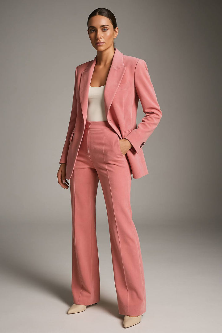 Complete trendy dames kostuumset: moderne blazer en bijpassende pantalon, ideaal voor een stijlvolle outfit.