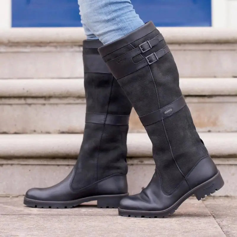 Robuuste dames regenlaarzen bieden optimale bescherming. Perfect voor wandelen en outdoor activiteiten in elk weer.