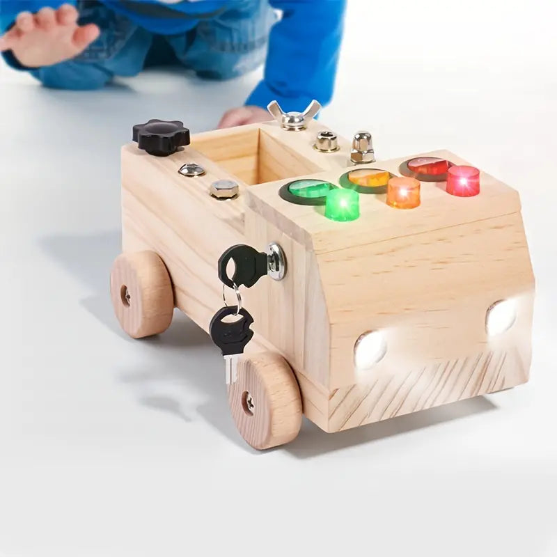 Close-up van Montessori activiteitenbord met klikkers, ritsen en gespen, ideaal voor fijne motoriek training bij kinderen.