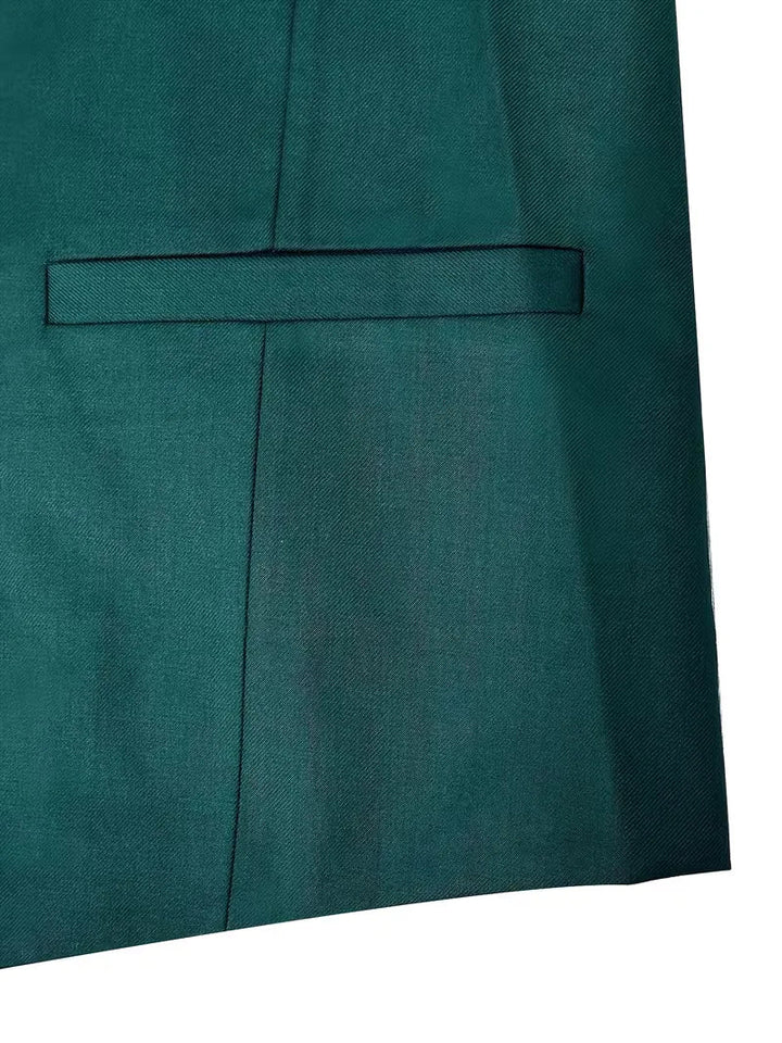 Hoogwaardig herenkleding: comfortabel en stijlvol slim fit pak in trendy lichtblauw/petrol kleur.