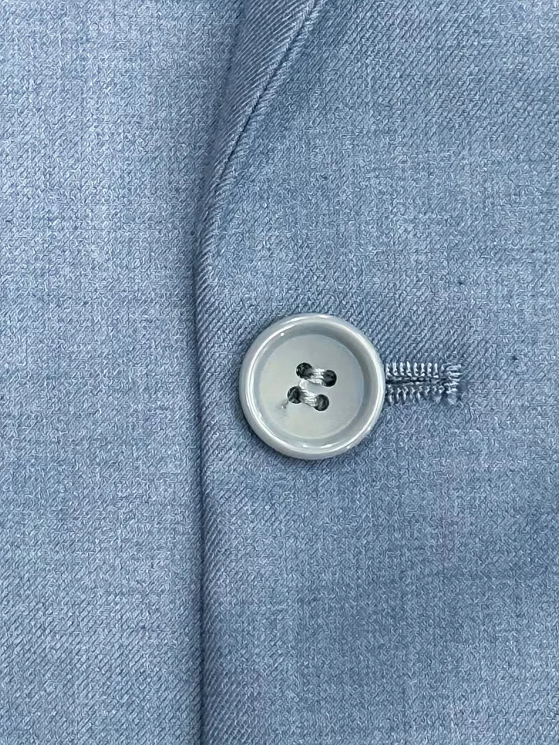 Verfijnd heren vest uit een driedelig slim fit pak in petrol, draagbaar voor formele evenementen.