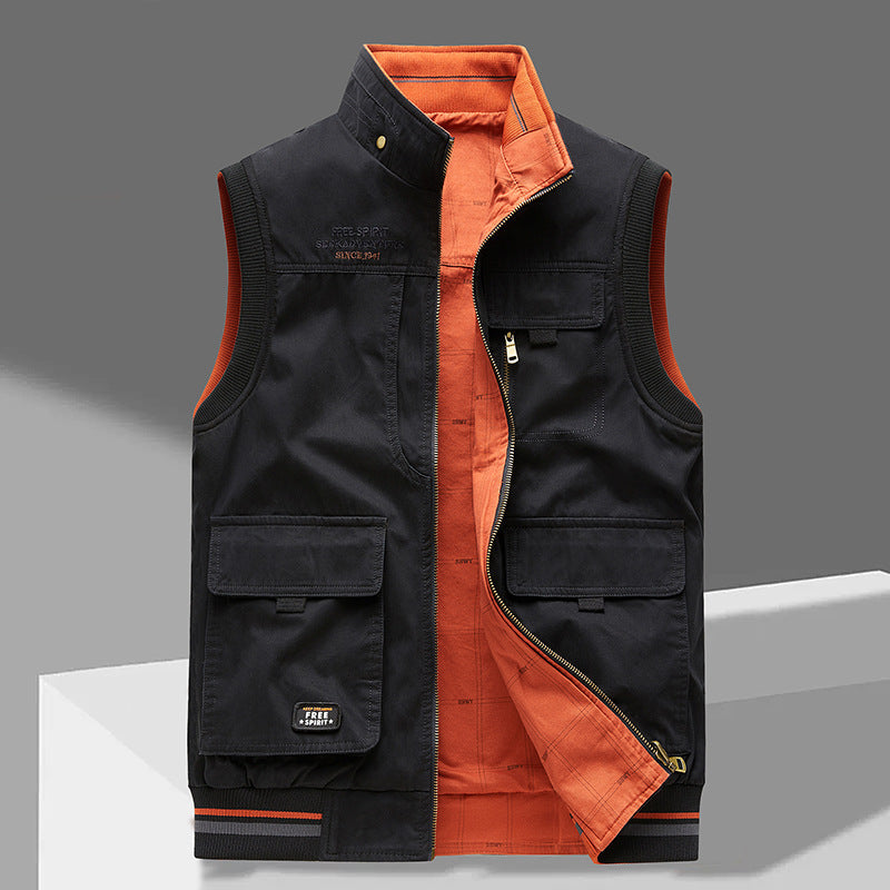 Comfortabel heren reversible utilityvest. Casual buitenkleding met rits en functionele zakken voor mannen.