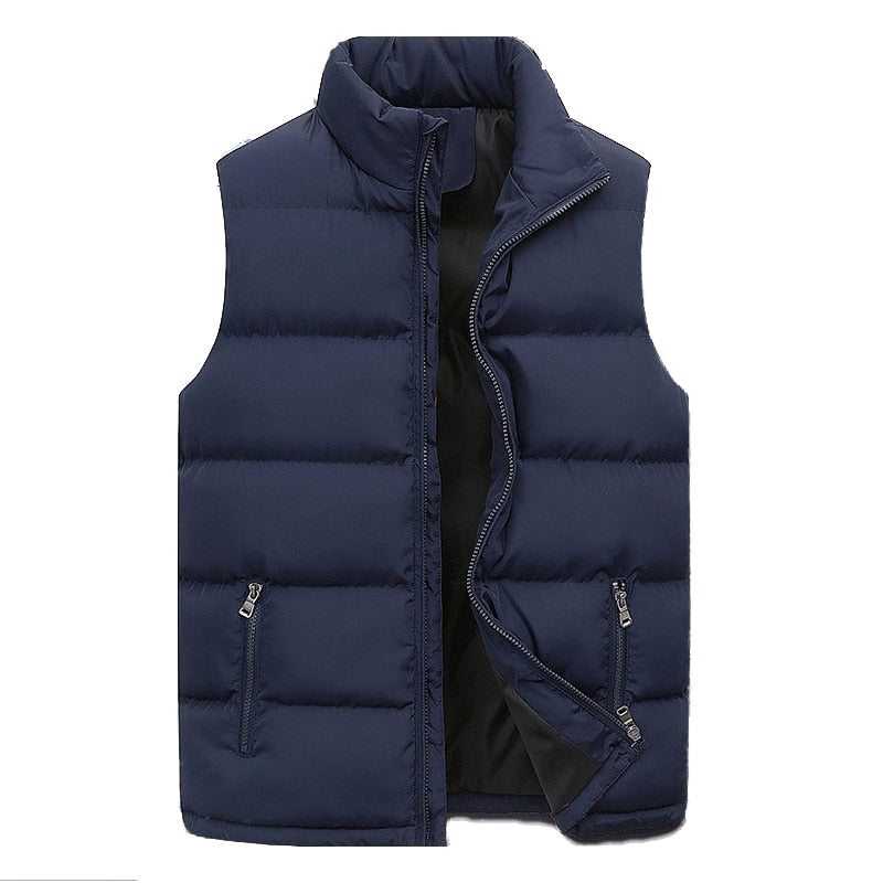 Mouwloze heren gewatteerde bodywarmer met ritssluiting voor casual comfort en warmte.