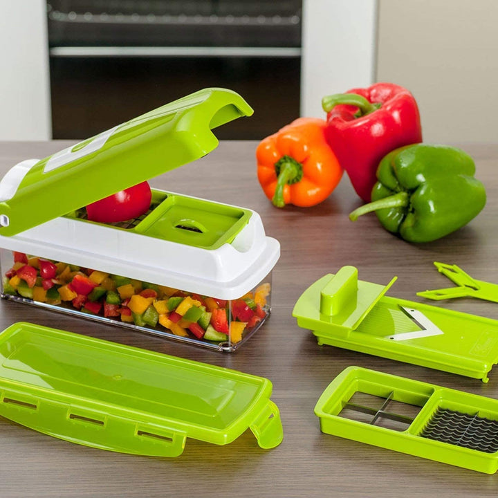 Efficiënte 12-in-1 keukenhulp: groentesnijder versnelt het voorbereiden van maaltijden en koken.