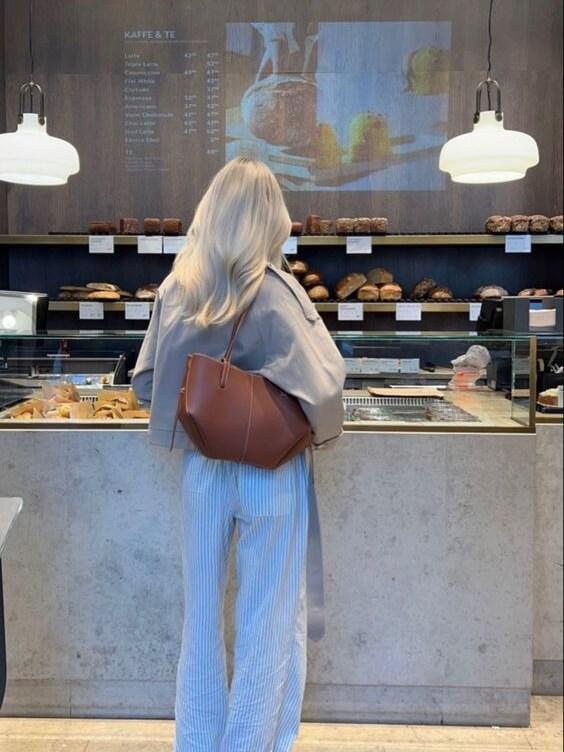"Noa - Elegant en Ruim Vintage Leren Tote Bag voor Dames in Luxe Bruin Leer, Ideaal voor Werk of Dagje Uit"