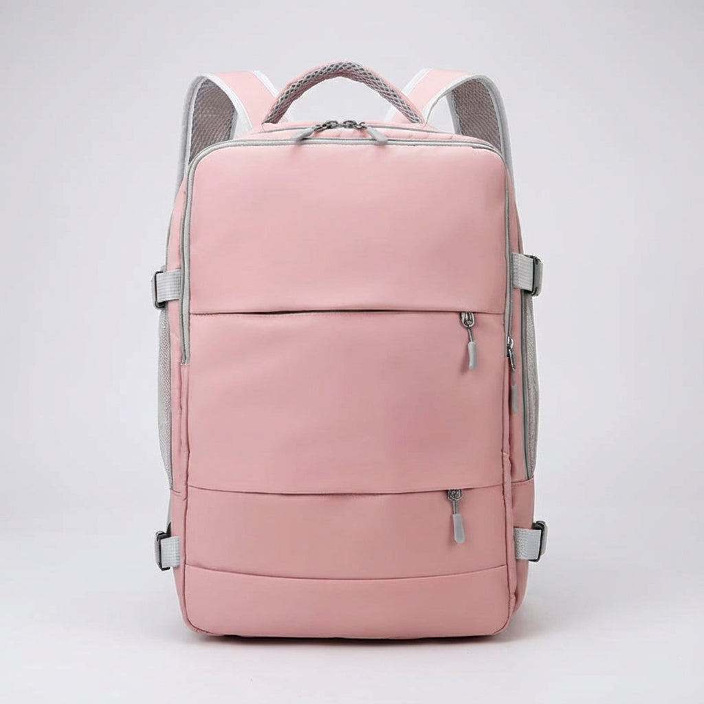Unisex Nomadelle anti-diefstal reisrugzak gedragen door een reiziger, perfect voor elke avonturier.