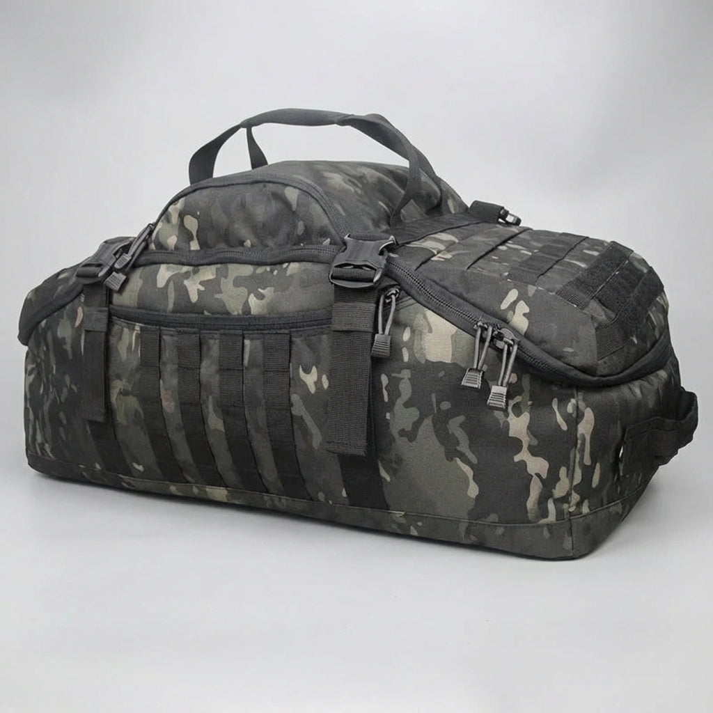 Zwarte Nomadridge rugzak met Molle systeem, comfortabel voor outdoor en als duurzame reisbagage.