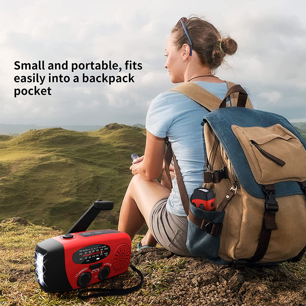 Compacte outdoor noodradio perfect voor kamperen en survival, met solar en handopwind opties.
