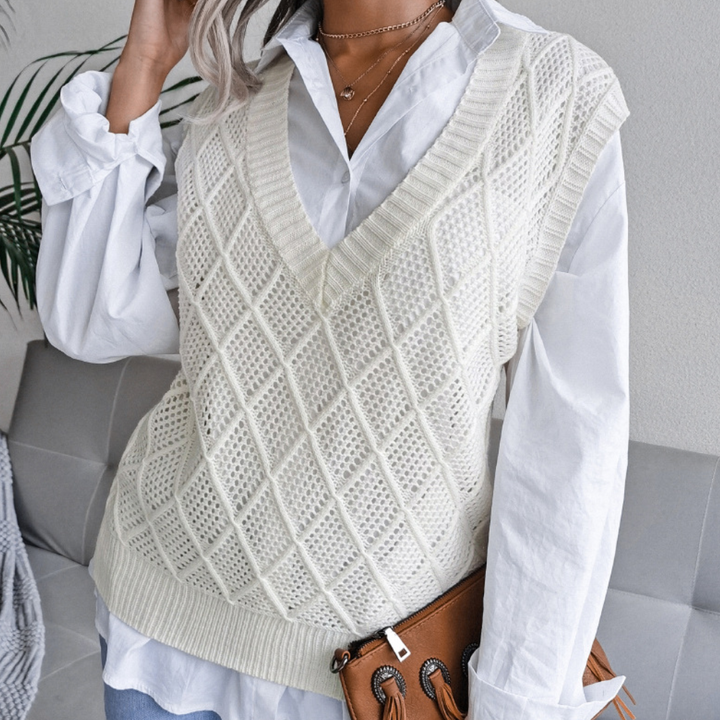 Trendy gebreide dames trui, stijlvol en comfortabel, perfect voor koude winter- en herfstdagen.