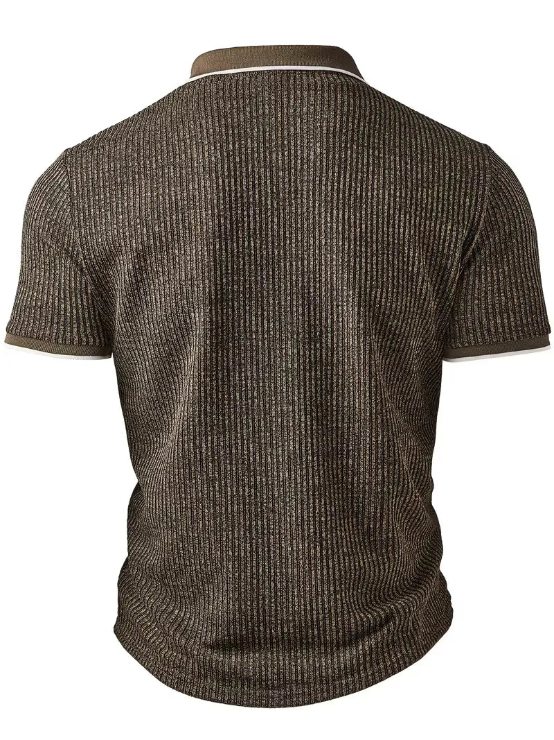 Geribbelde olijfgroene heren ritspolo, regular fit, met korte mouwen. Stijlvolle en comfortabele lente/zomer kleding.