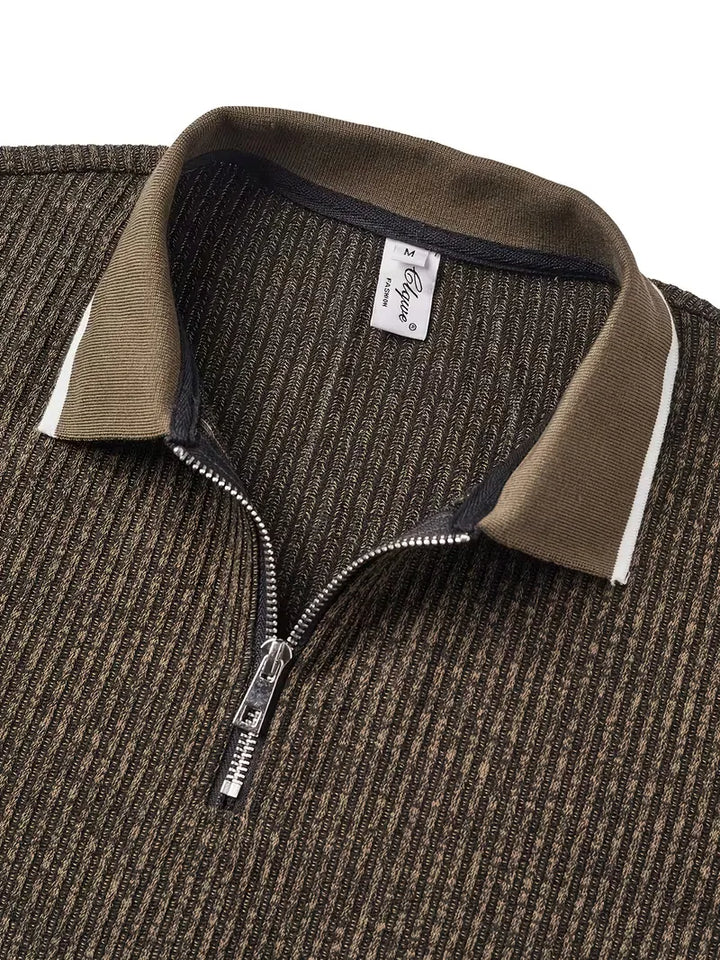 Heren olijfgroene polo met ritskraag en unieke ribbelstructuur. Casual smartcasual korte mouwen, ideaal voor zomer.
