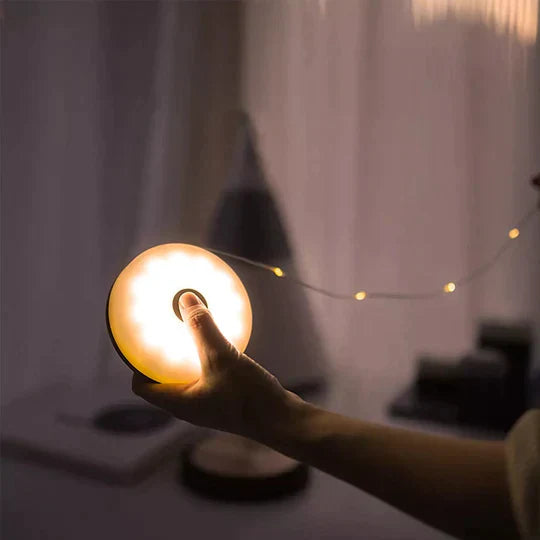 De oprolbare waterdichte LED buitenverlichting aan een muur bevestigd, decoratief