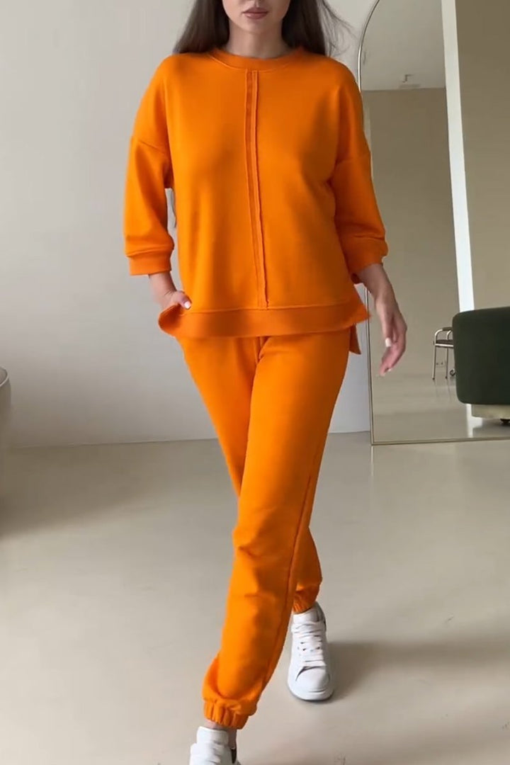 Casual dames loungewear set: oversized trui en joggingbroek in abrikoos, ideaal voor comfortabele mode en thuis ontspanning.