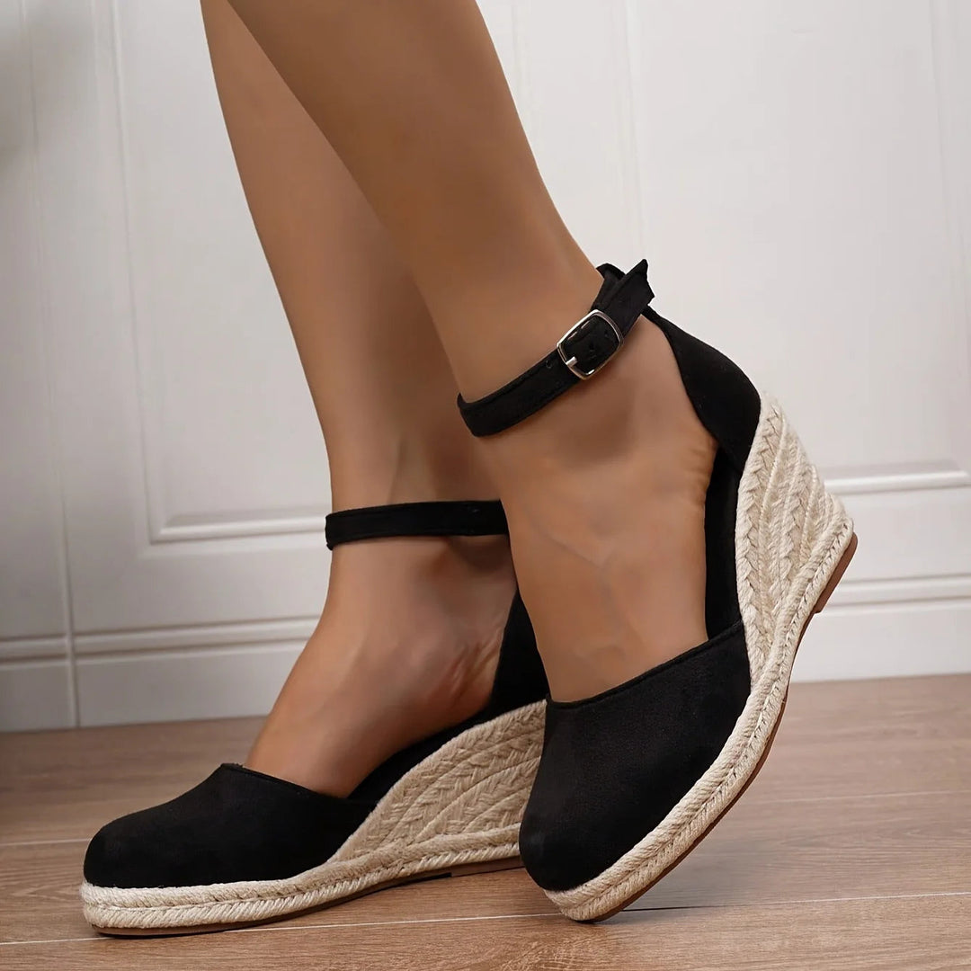Comfortabele dames sleehak sandalen, orthopedisch ontworpen met stijlvolle wig; ideaal voor zomerse elegantie.