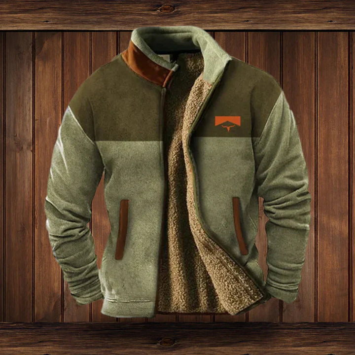 Outdoor fleece winterjas voor mannen in bruin met opdruk, warm en ademend, ideaal voor winterse buitenavonturen.