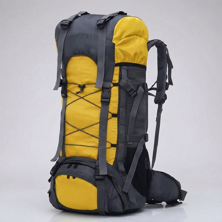 Detail van Pathward outdoor rugzak; stevige gespen en ritsen voor duurzaamheid en veiligheid van bagage.