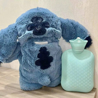 Knuffelige warmwaterkruik met pluche hoes, onmisbaar voor ontspanning en warmte.