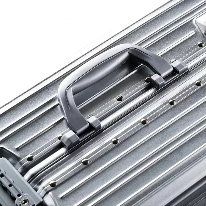 Sterke aluminium-magnesium zakenkoffer. Duurzame hardcase met 360 graden wielen, ideaal voor zakelijk reizen.