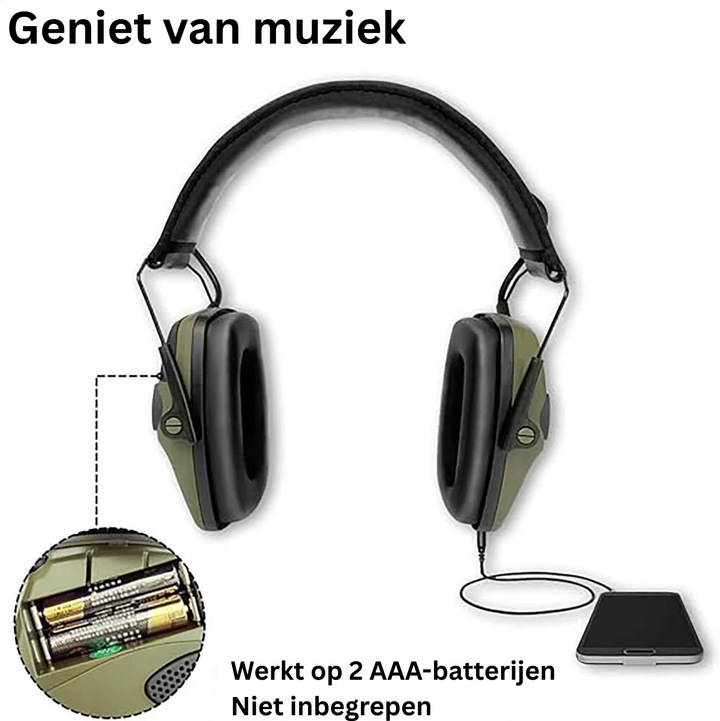 Jager met professionele geluiddempende oorkappen. Essentiële gehoorbescherming voor concentratie & veiligheid tijdens de jacht.