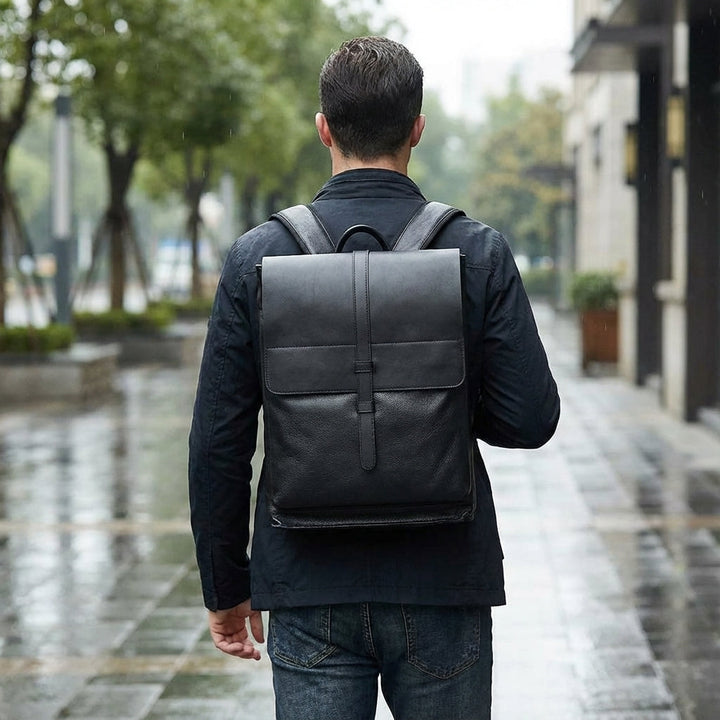 Professionele unisex laptoprugzak voor werk of studie, met modern design en meerdere compartimenten.