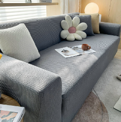 "Rekbare bankhoes met strakke pasvorm, elastisch materiaal in stijlvol design, beschermt tegen vlekken en huisdierharen."