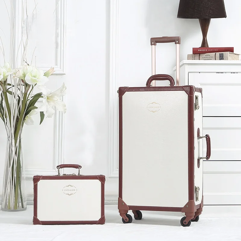 Stijlvolle retro koffer set in neutrale kleur, geschikt voor alle reizigers. Vintage design.