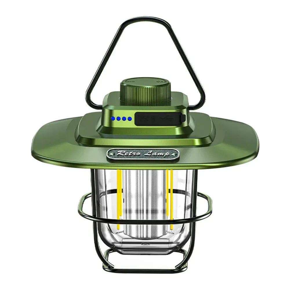 Sfeerlicht van de NostalgiaGlow retro LED lantaarn verlicht een tent op de camping.