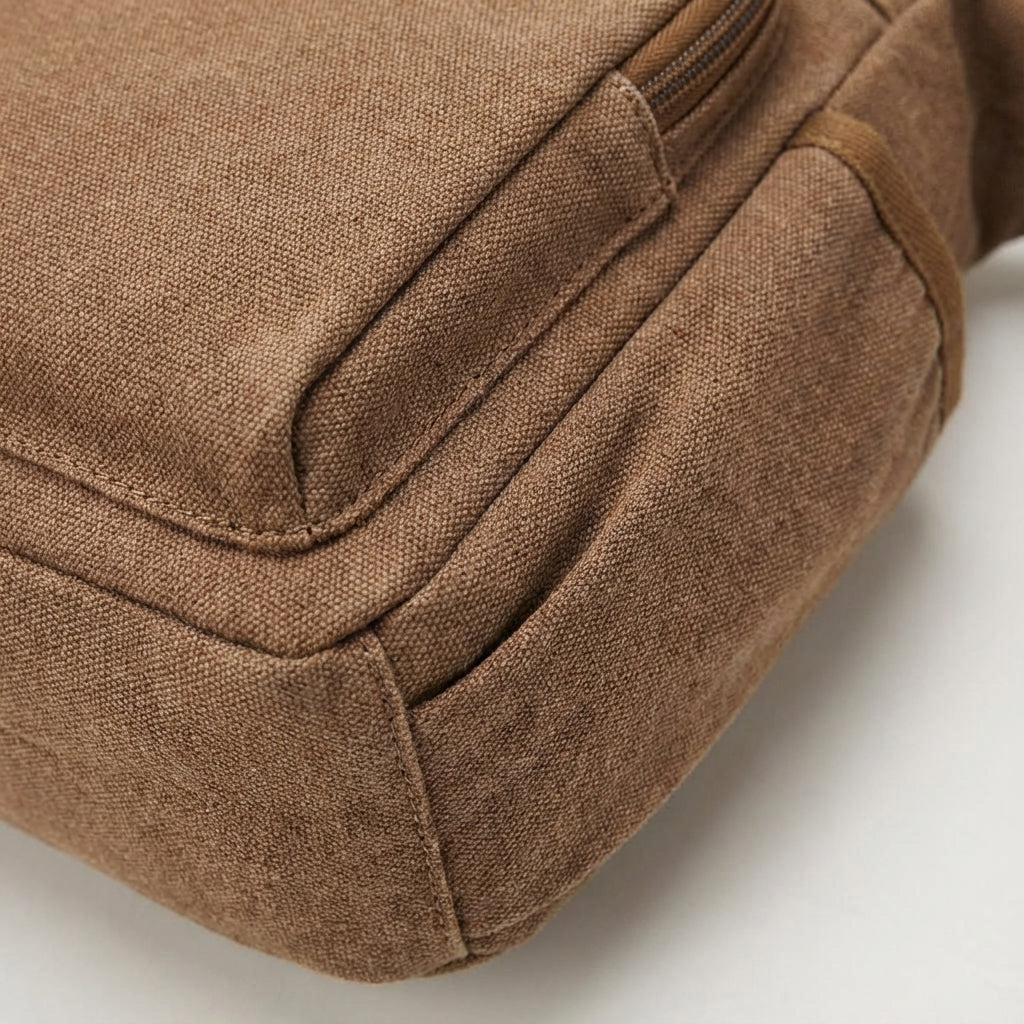 SecureCanvas messenger tas met ruim hoofdvak en speciale laptop sleeve voor dagelijks gebruik.